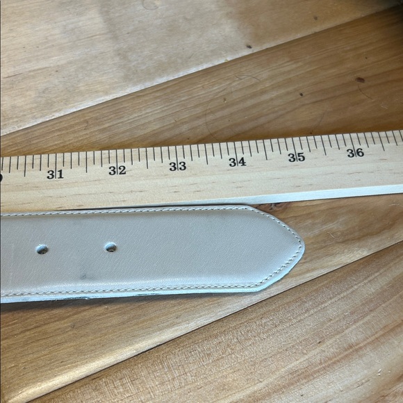 Brighton Cream Belt with Gold Buckle size Medium - Picture 6 of 6